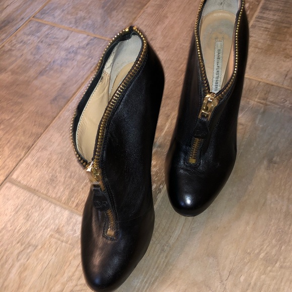 👗Diane Von Furstenburg High heel zipper booties 9 - Picture 1 of 15